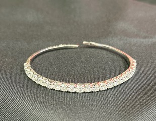 This year’s Toast to the Coast Raffle Prize is a stunning, diamond flex bracelet, valued at $5,400, with 5-carat total weight lab diamonds set in 14K white gold, generously donated by Horne Custom Jewelry, 1500 Pass Road, Gulfport 