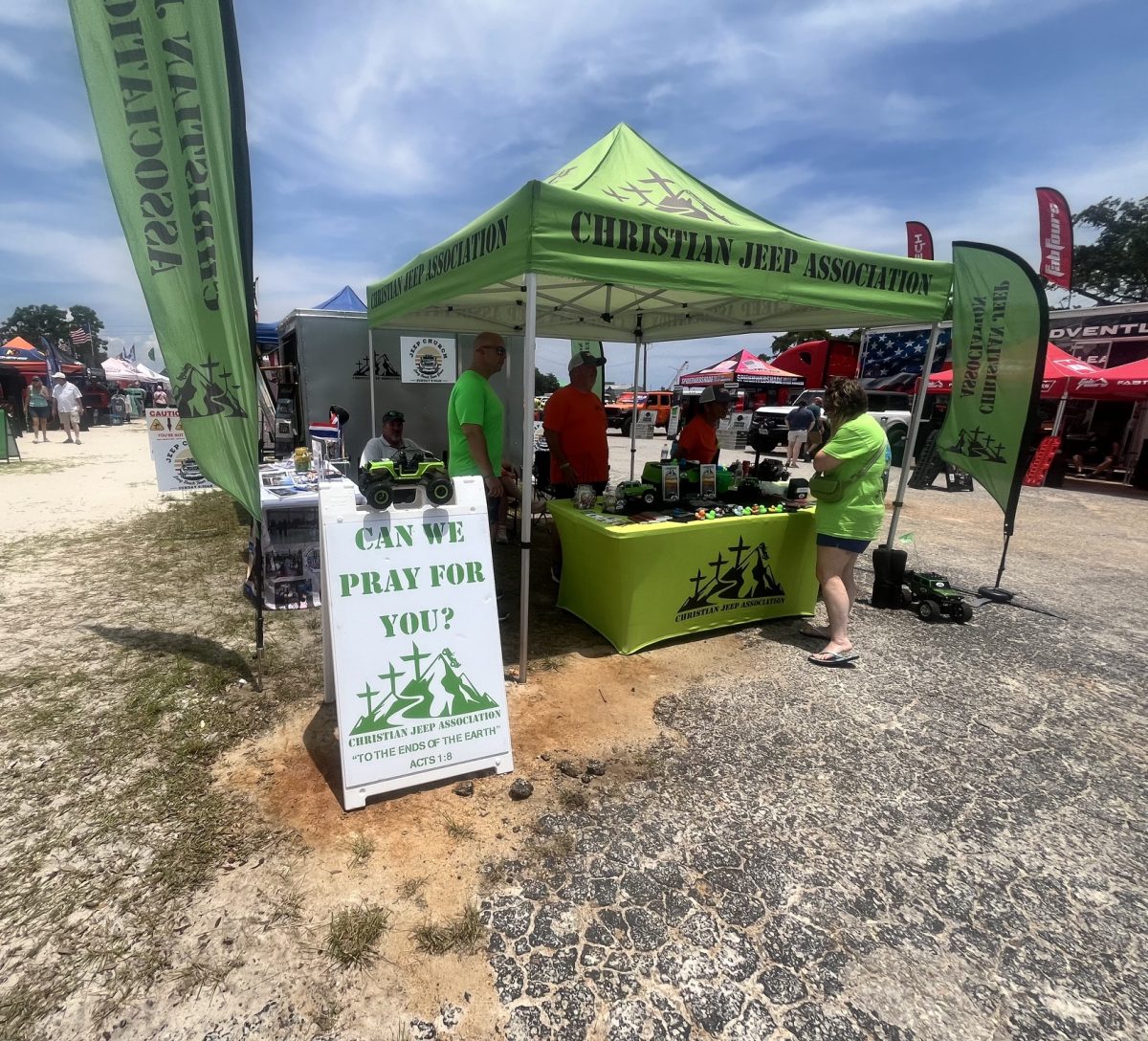 Members of the Christian Jeep Association were on hand again this year to offer up prayers for Jeepers and for a safe Jeepin’ season.